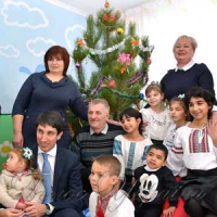 Три поверхи на дев’ятьох 